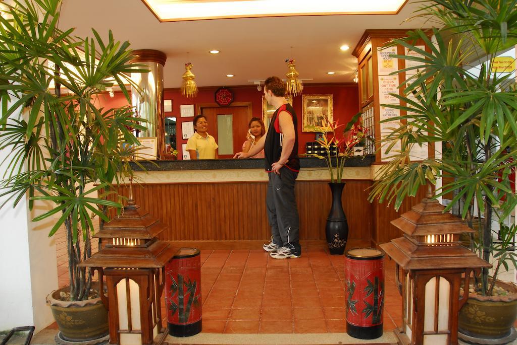 होटल The Expat Patong