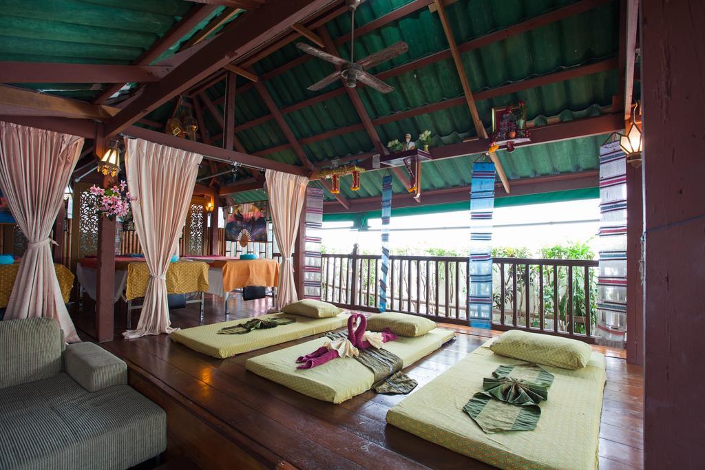 होटल The Expat Patong