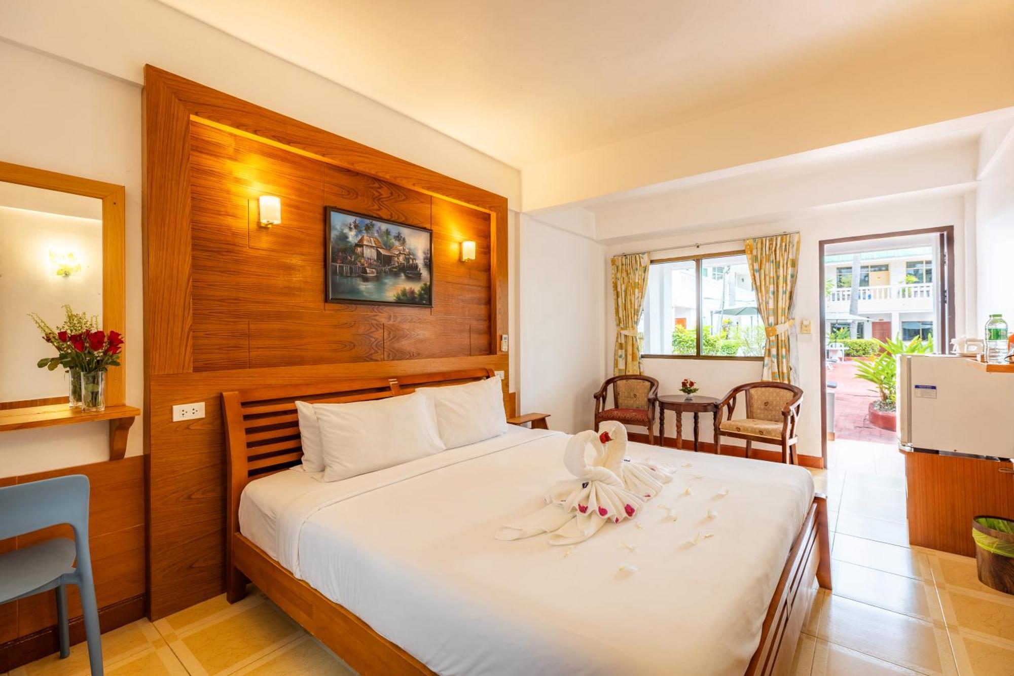 The Expat Hotel 3*